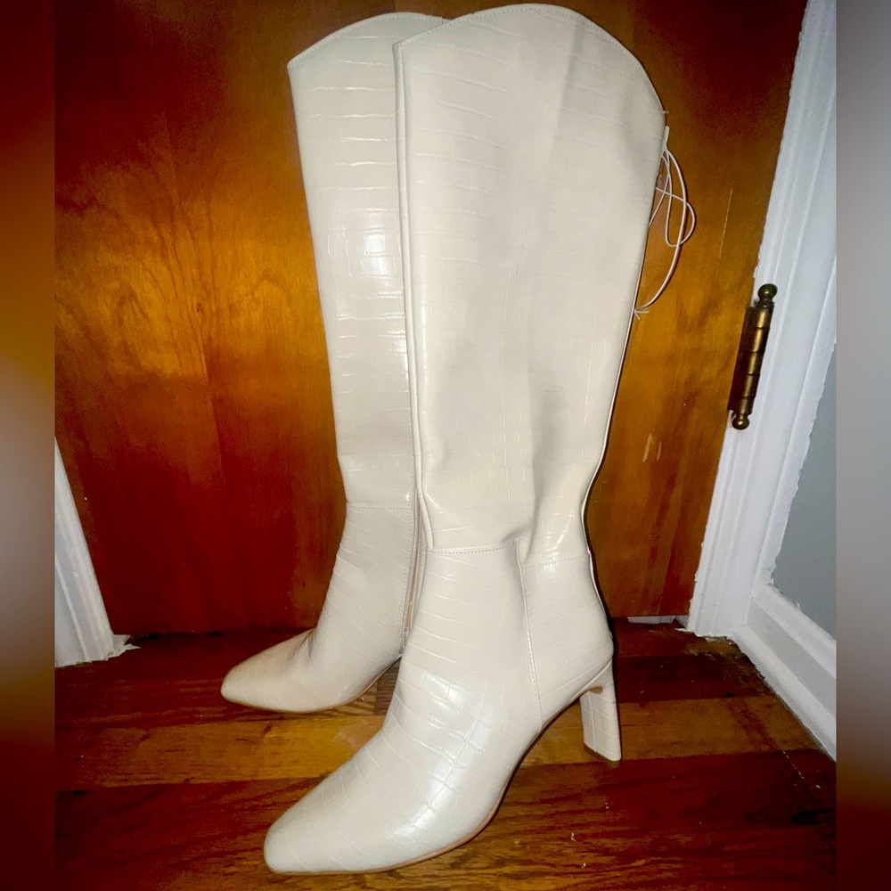Express Cream Color size 10 Heel boots